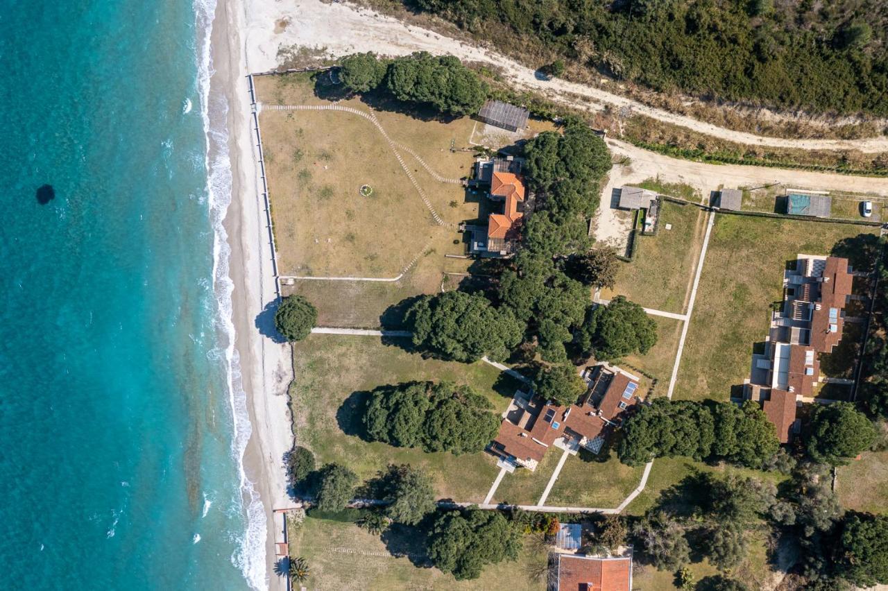 #Flh - Amalthia & Αthena Beachfront Houses In Pefkohori Eksteriør billede